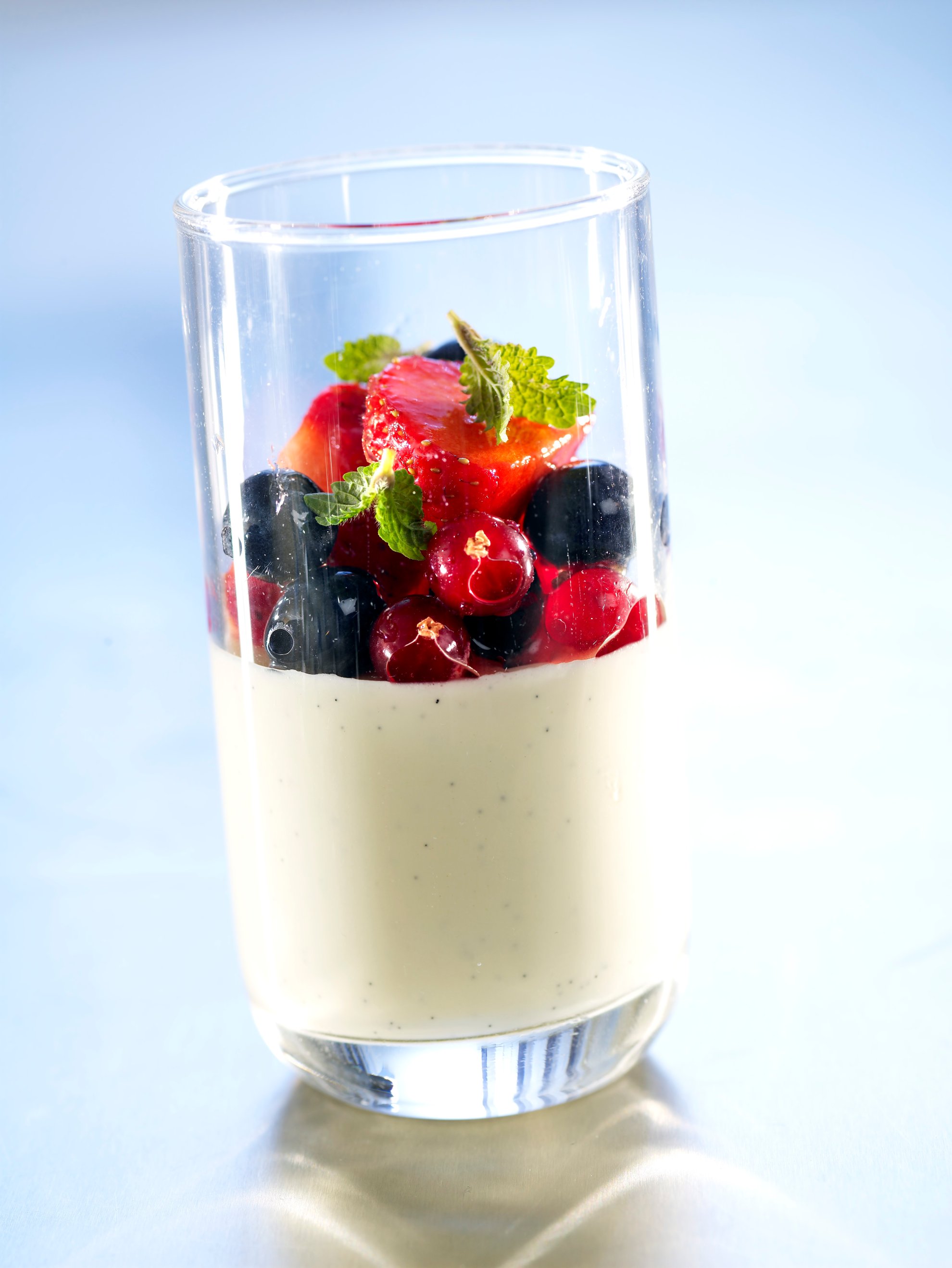 Snøfrisk Panna cotta with Fresh Berries