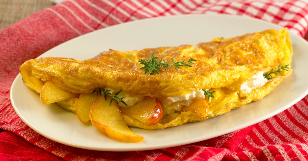 Omelette mit Snøfrisk und Äpfeln